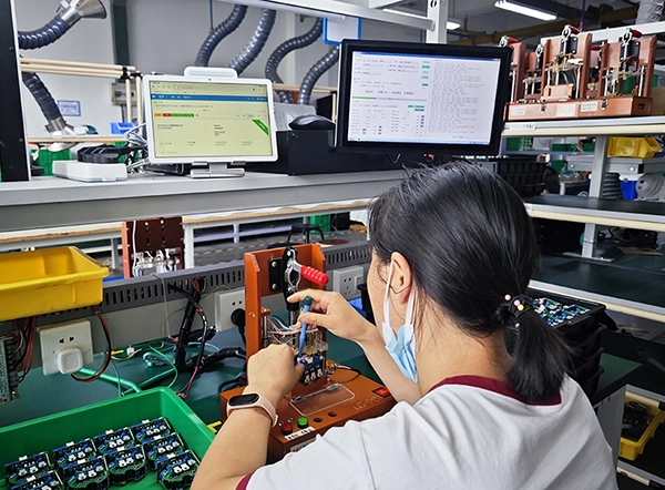 华易智控 全检工位 | Stazione di controllo qualità DCL